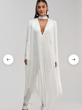 Nwt! AKIRA Elegant White Fringe V-Neck Jumper with Choker